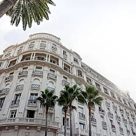 La Croisette Elegant Avec Balcon Et Vue Apercu Cannes